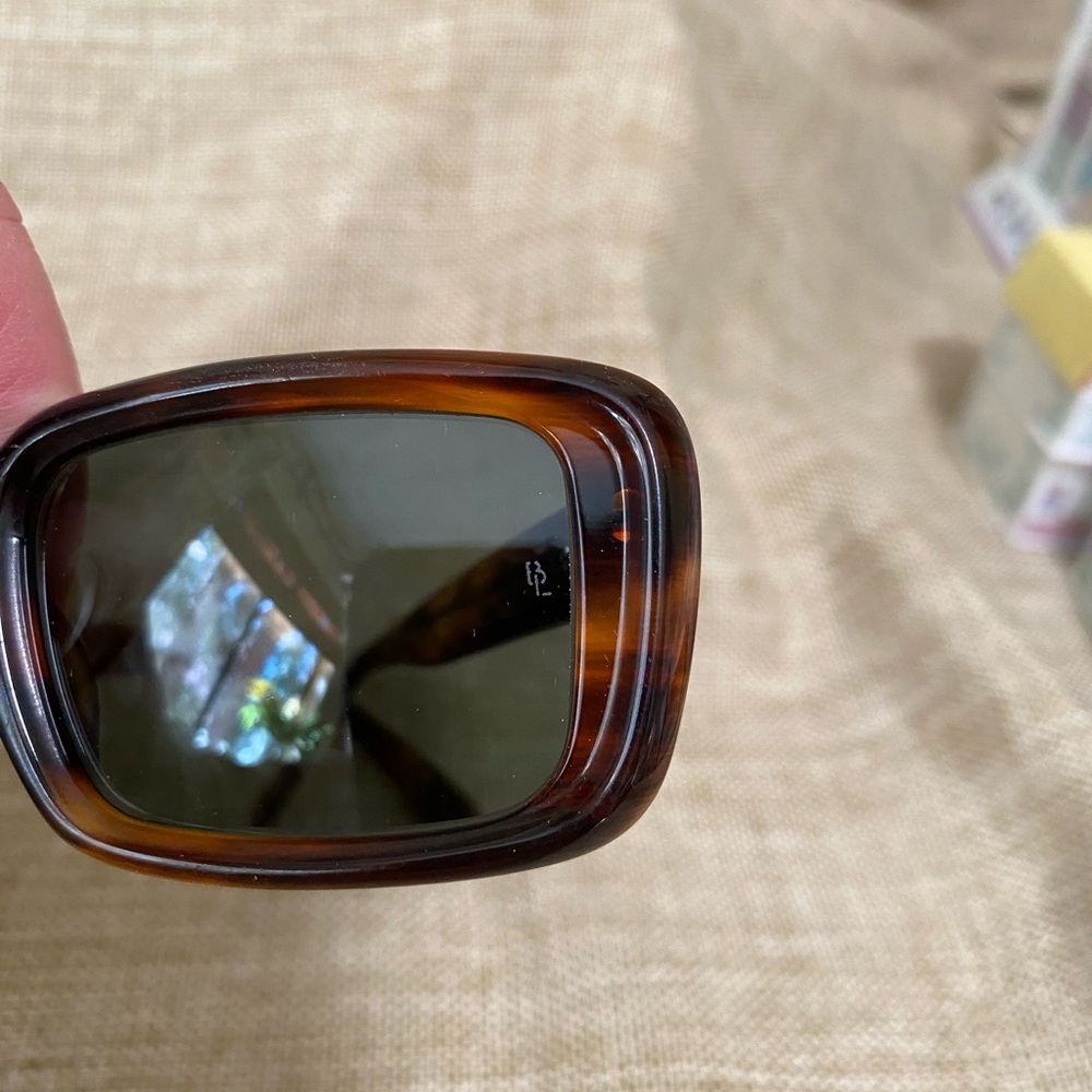 Ray-Ban vintage Tortoise Sunglasses - Picture 6 of 10
